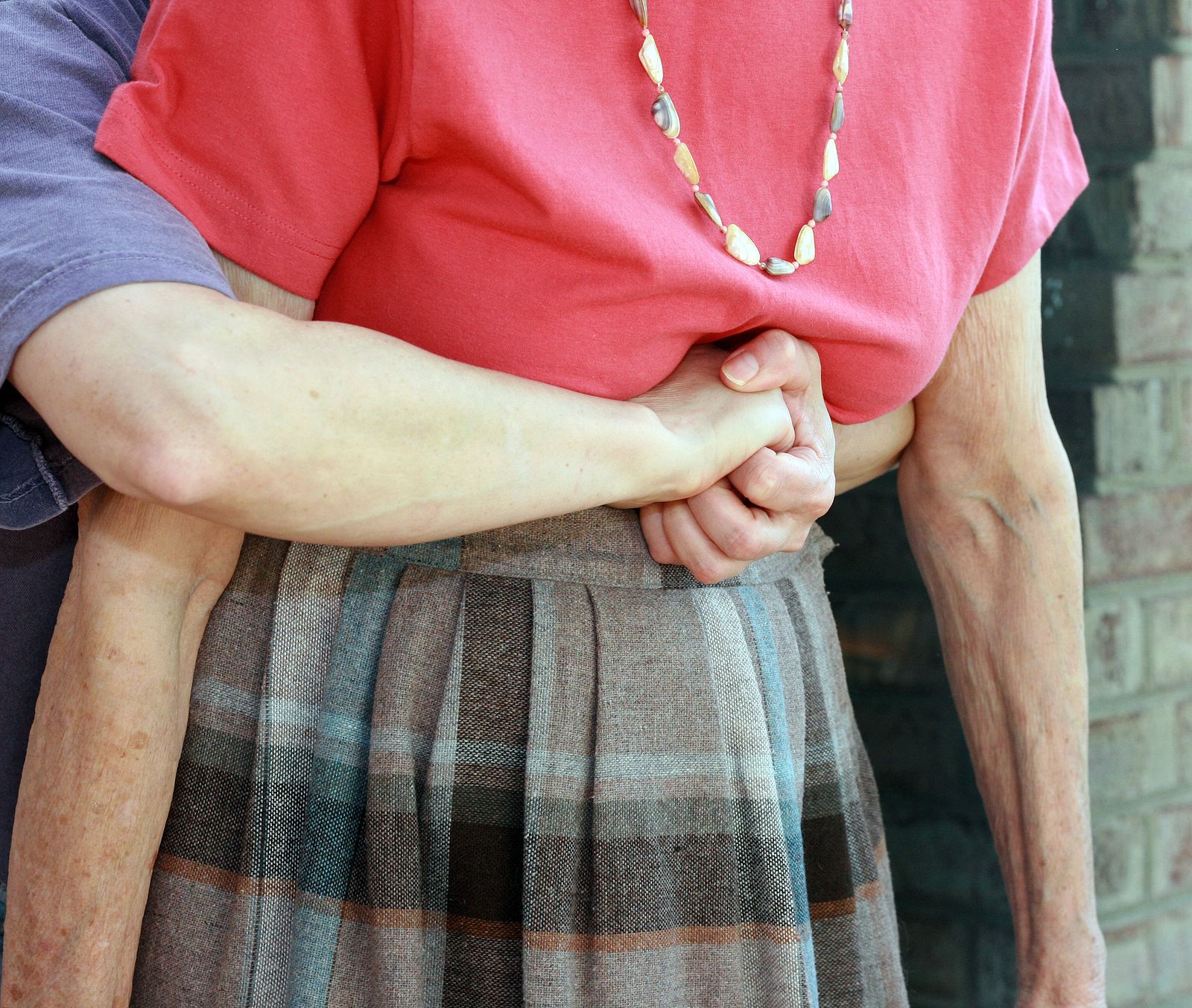 ¿Sabes que la maniobra de Heimlich te puede salvar la vida? Aprende a realizarla ¿Sabes que la maniobra de Heimlich te puede salvar la vida? Aprende a realizarla