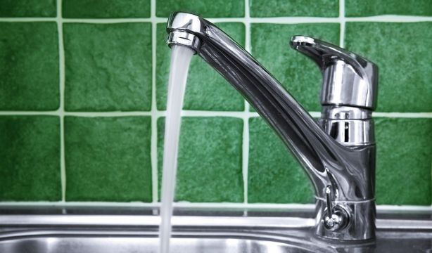 La gestión pública del agua, a debate en distintas capitales
