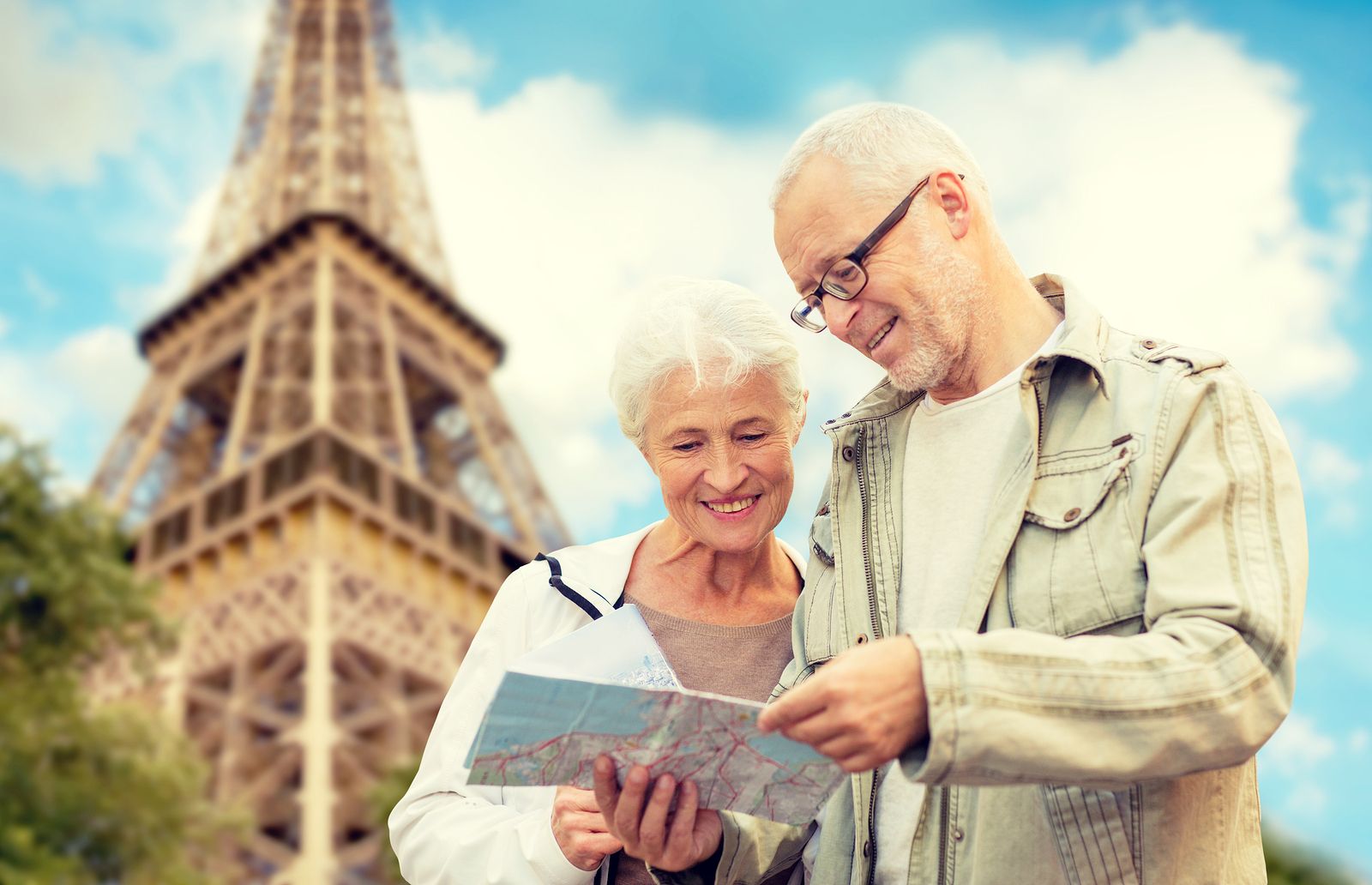 ¿En qué países europeos tienes más fácil comunicarte en inglés? Turistas en la Torre Eiffel