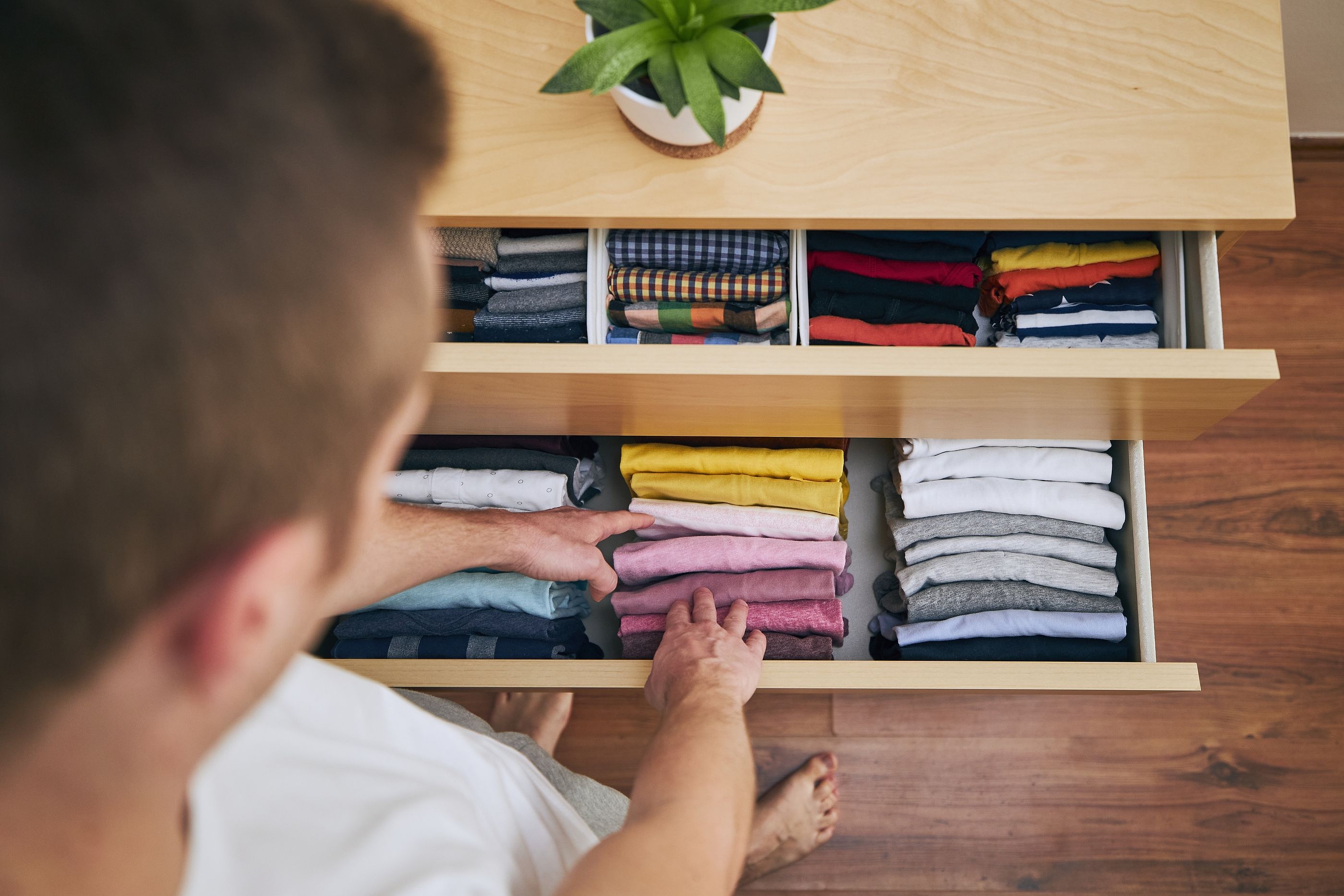 El truco para doblar una camiseta en 3 segundos (Bigstock) El truco para doblar una camiseta en 3 segundos (Bigstock)