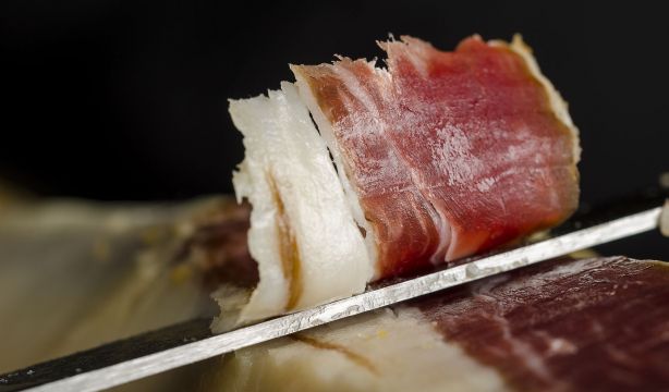 Esta es la temperatura exacta a la que hay que servir el jamón para que no se rompa y sepa mejor