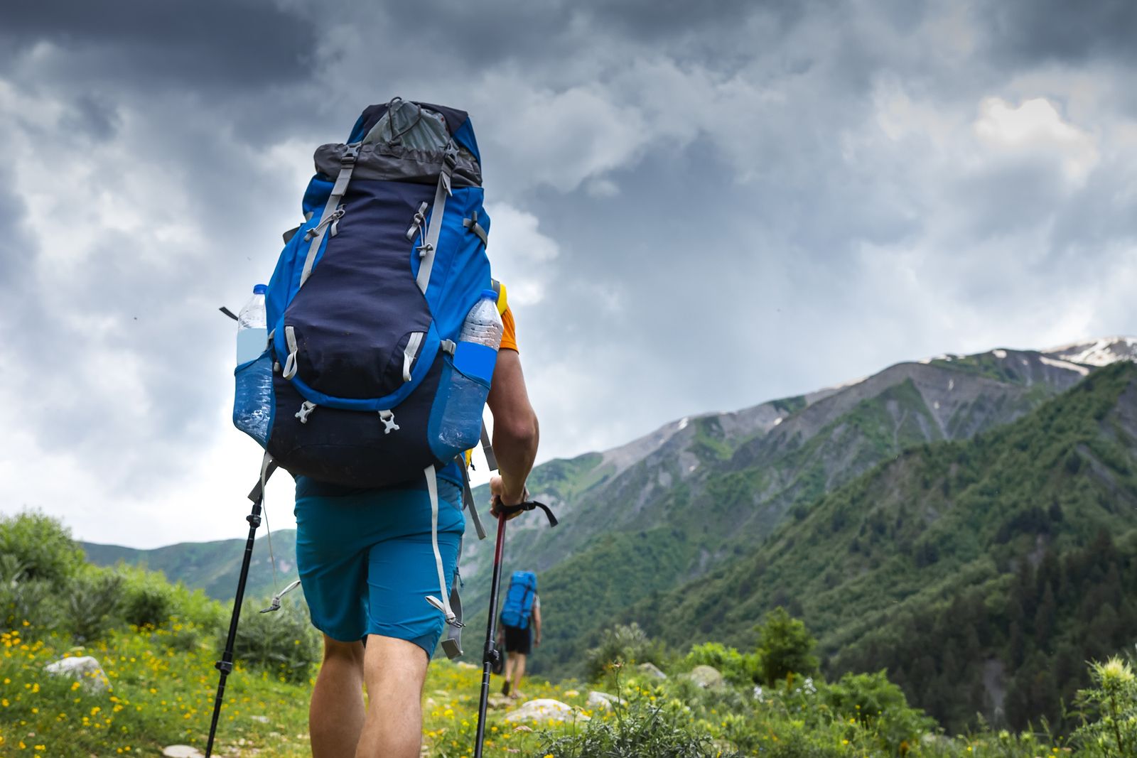 ¿Qué zapatillas utilizo para una excursión por el campo? (Bigstock )