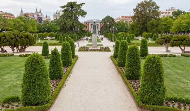El Retiro, la Cuesta de Moyano o los jardines de la SGAE se convertirán en una pasarela de moda