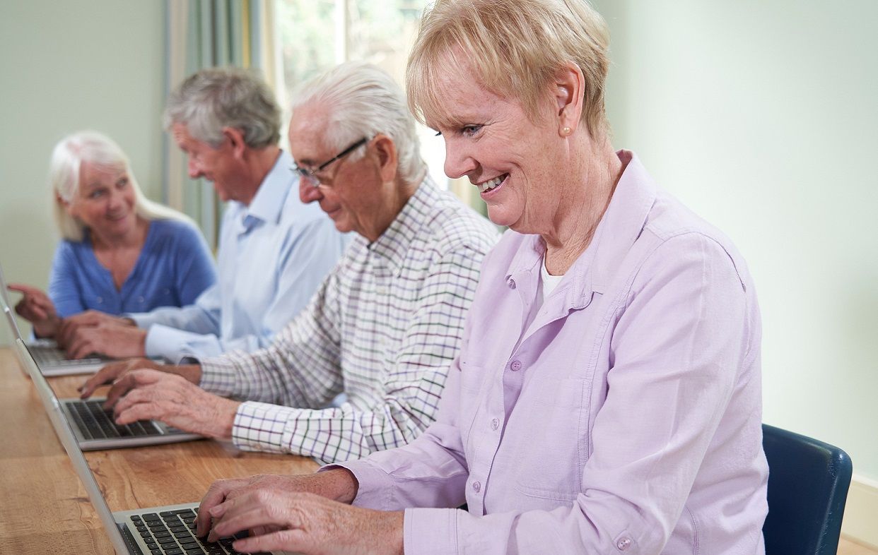 Día de Internet: apúntate al webinar 'Las personas mayores en la Sociedad Digital, un derecho'