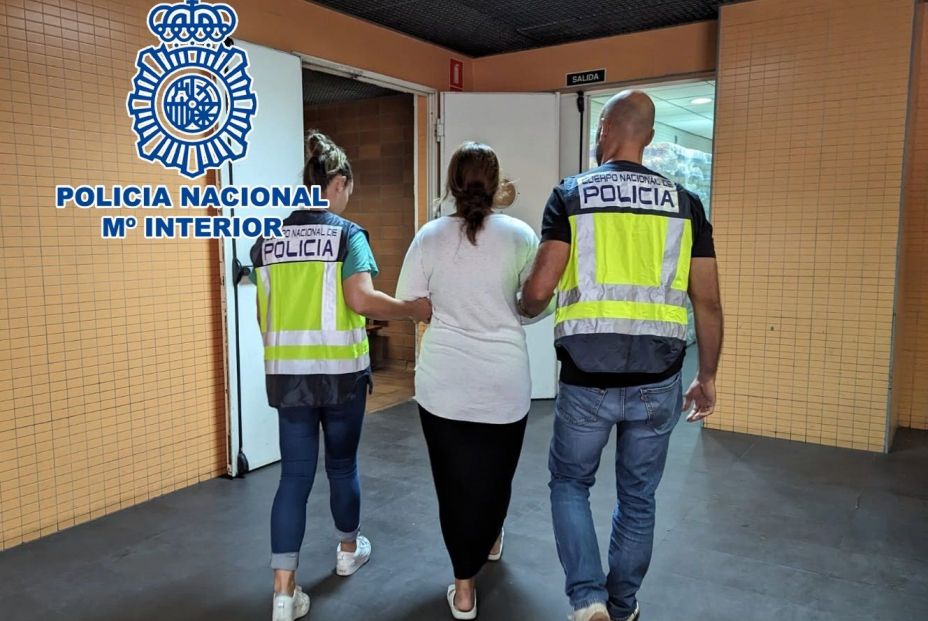 Dos detenidos y una investigada por estafar a una mujer de 87 años más de 80.000 euros Dos detenidos y una investigada por estafar a una mujer de 87 años más de 80.000 euros