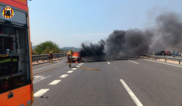 Así debemos actuar si un incendio nos pilla conduciendo