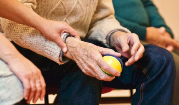 Andalucía impulsa un plan para mejorar la atención del alzhéimer en zonas rurales