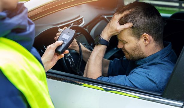 DGT ha iniciado una campaña de control de alcohol y drogas, presentes en la mayoría de accidentes