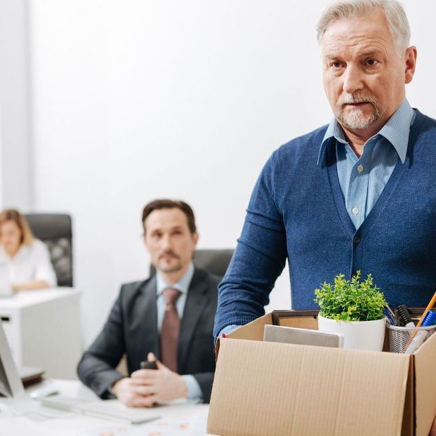 bigstock despido persona mayor bigstock despido persona mayor