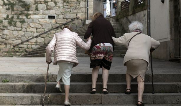Casi 9 de cada 10 cuidadores no profesionales de personas en situación de dependencia son mujeres (Europa Press)