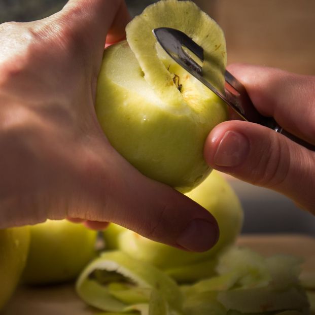 ¿La fruta es mejor con piel o sin piel?