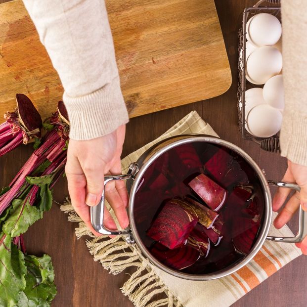 Aprende a teñir tu ropa con productos naturales