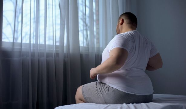 Un estudio asegura que trabajar menos horas podría ayudar a frenar la obesidad