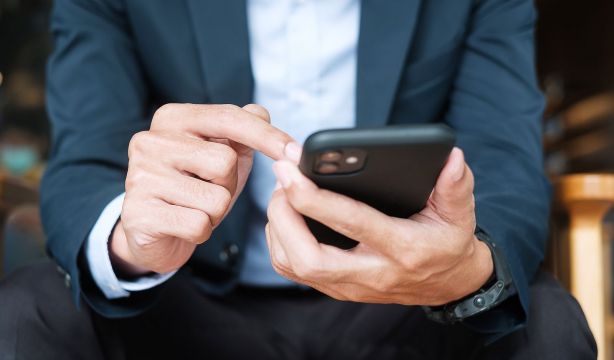 Cuidado si recibes este supuesto SMS de Hacienda: es una estafa (Bigstock) Cuidado si recibes este supuesto SMS de Hacienda: es una estafa (Bigstock)