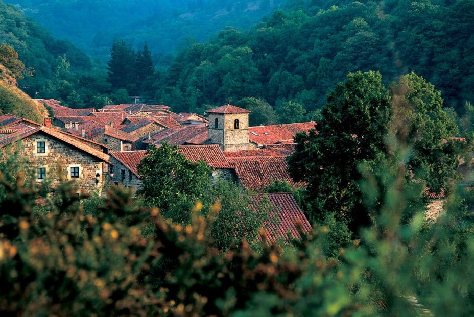 Bárcena Mayor: el pueblo más encantador para visitar en septiembre (Turismo de Cantabria) Bárcena Mayor: el pueblo más encantador para visitar en septiembre (Turismo de Cantabria)