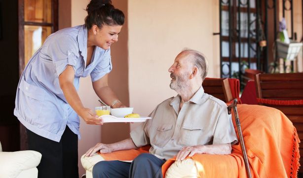La evaluación de riesgos laborales llega también a los hogares con la Ayuda a Domicilio