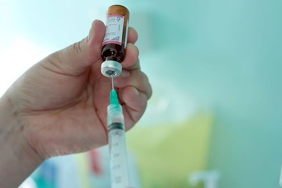 Sanidad avisa que todos los nacidos desde 1970 deben vacunarse contra el sarampión