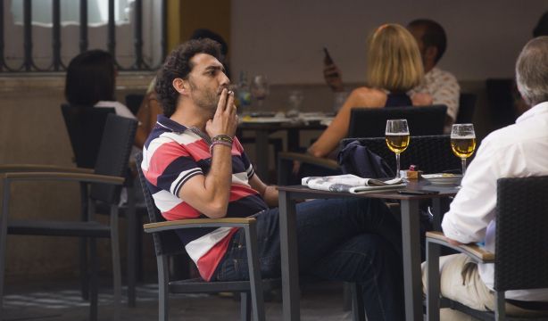 'No fumadores' pide al Gobierno prohibir la venta de cigarrillos electrónicos desechables
