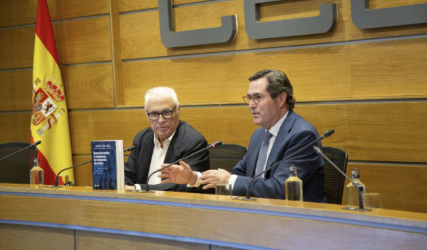 El periodista Carlos Díaz Güell presenta ‘Comunicación y empresa, un binomio de éxito’
