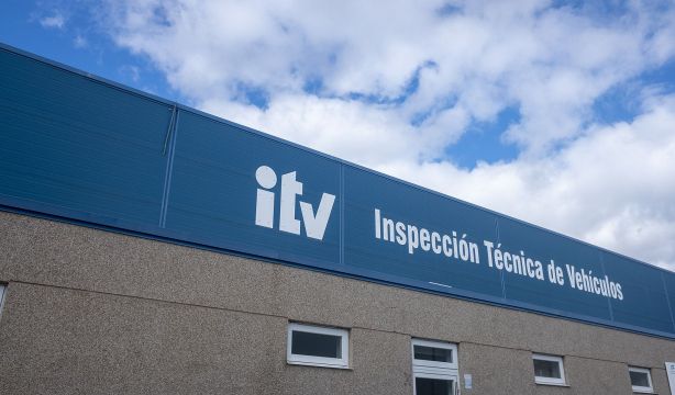 Esta es la multa que recibirás si circulas con la ITV negativa