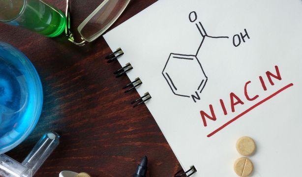 Todo sobre la niacina (vitamina B3): evidencias científicas