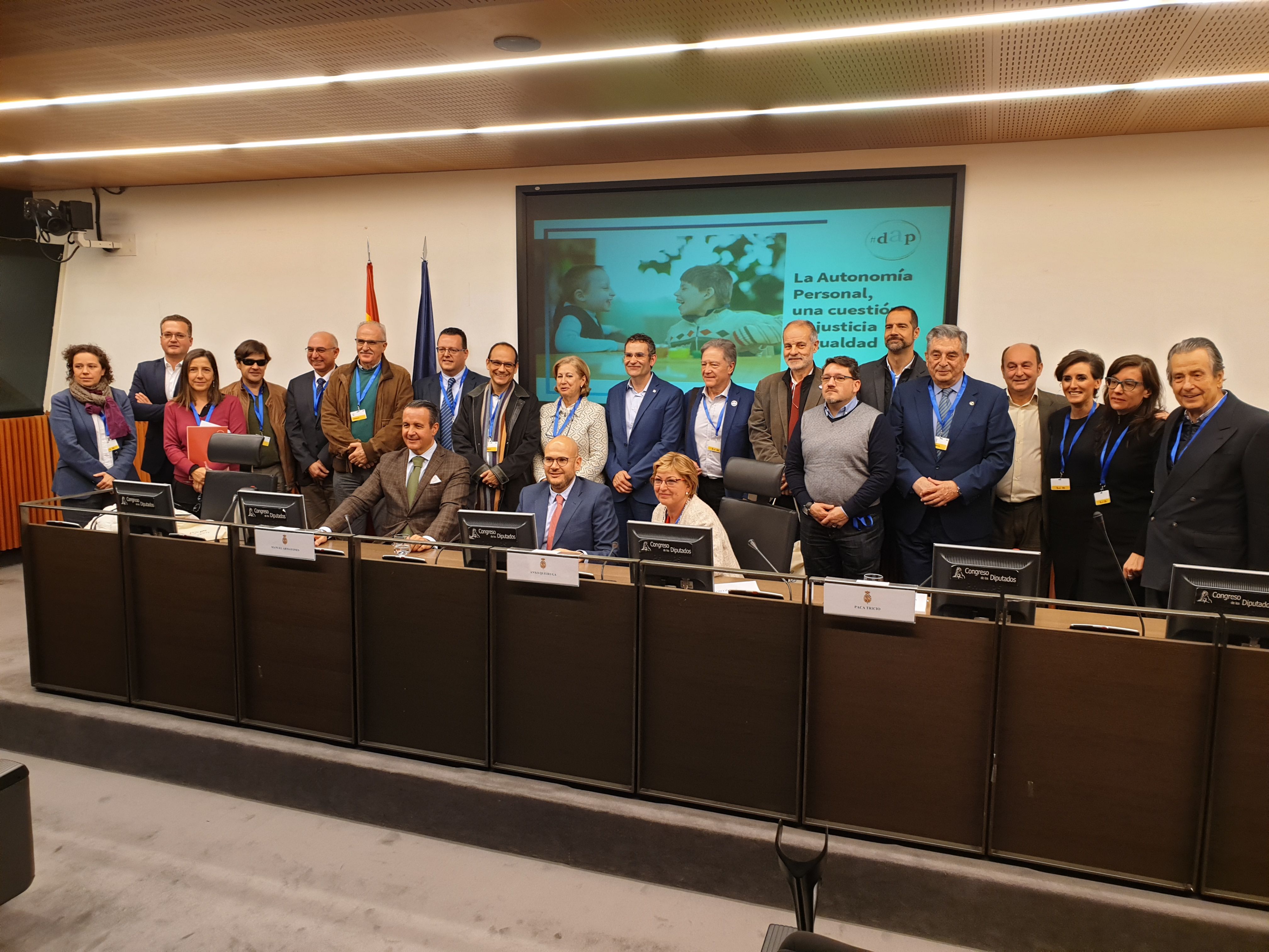 Todos los asistentes a la lectura del manifiesto 'Autonomía Personal, una cuestión de justicia e igualdad', en el Congreso de los Diputados.