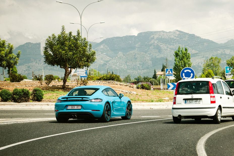 Estas son las nuevas normas de la DGT sobre los adelantamientos Estas son las nuevas normas de la DGT sobre los adelantamientos