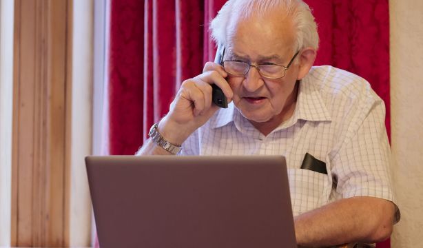 Alertan de un nuevo fraude: llamadas telefónicas que suplantan a compañías eléctricas