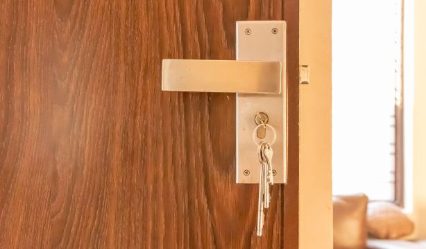 Expertos en seguridad advierten: dejar la llave puesta por dentro no mejora la seguridad