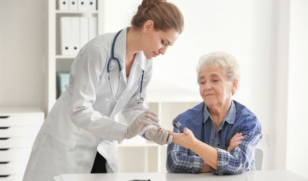 Las mujeres con diabetes tipo 2 tienen mayor preocupación y carga de cuidados que los hombres