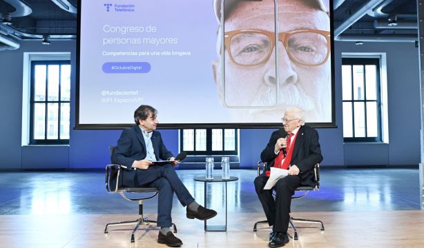 El emotivo homenaje del padre Ángel y Luis Prendes a los mayores: "Hay que respetarles y admirarles"