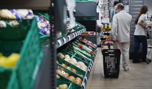 Los nueve productos que más han bajado de precio en los supermercados, según la OCU
