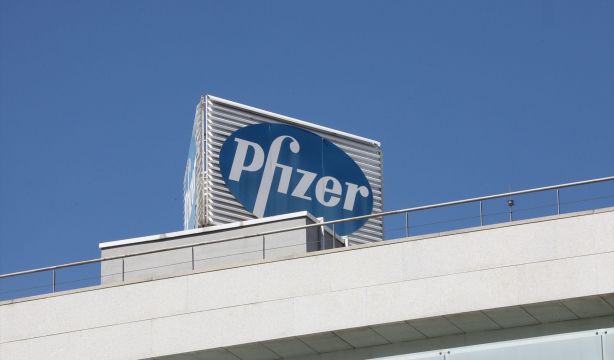 EuropaPress 3308809 logo pfizer edificio laboratorios marca madrid espana 2020 laboratorio