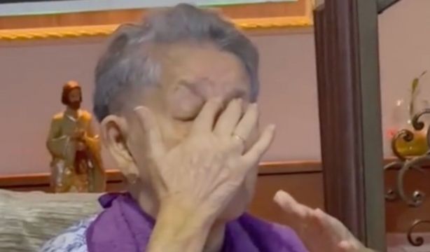VÍDEO: La emotiva reacción de una mujer al saber que volverá a ver a su hijo después de 34 años (TikTok)
