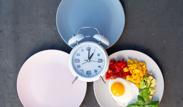 Comer menos sí que puede alargar la vida
