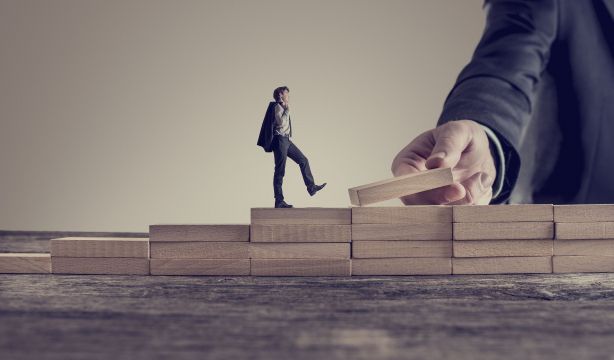 La edad real de jubilación, más alta que nunca: los españoles se retiran con 65,2 años de media