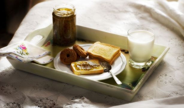 Así debes cenar (y desayunar) para tener un índice de masa corporal más bajo