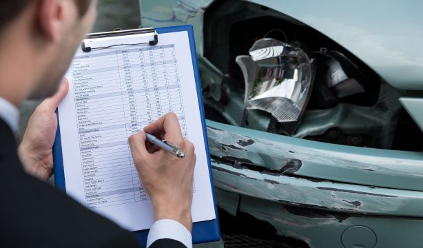 La OCU insiste a las aseguradoras que comuniquen a sus clientes el informe pericial de un siniestro