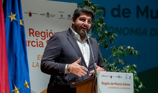 López Miras: "Los mayores no pueden ser una parte pasiva de la sociedad, sino una fuerza muy activa”