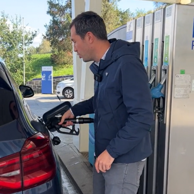 Avisan de que pueden multarte con hasta 100 euros por repostar tú mismo en la gasolinera (TikTok: @gesticarbilbao) Avisan de que pueden multarte con hasta 100 euros por repostar tú mismo en la gasolinera (TikTok: @gesticarbilbao)