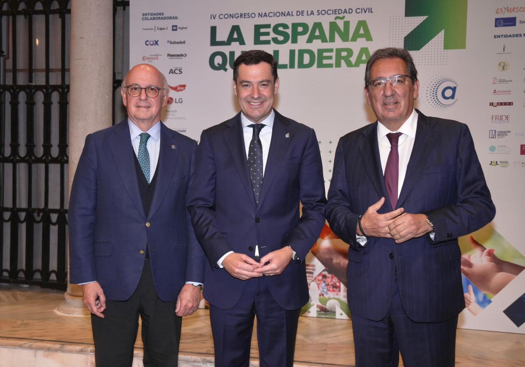 Juanma Moreno: “La sociedad civil es el antídoto a los abusos de poder” Juanma Moreno: “La sociedad civil es el antídoto a los abusos de poder”