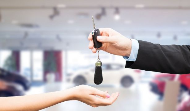 El trámite que tienes que hacer si recibes un coche por una donación o herencia