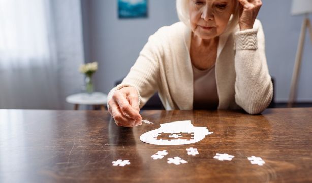 CEAFA exige una reforma "urgente" de la Ley de Dependencia por "excluir" a personas con alzhéimer