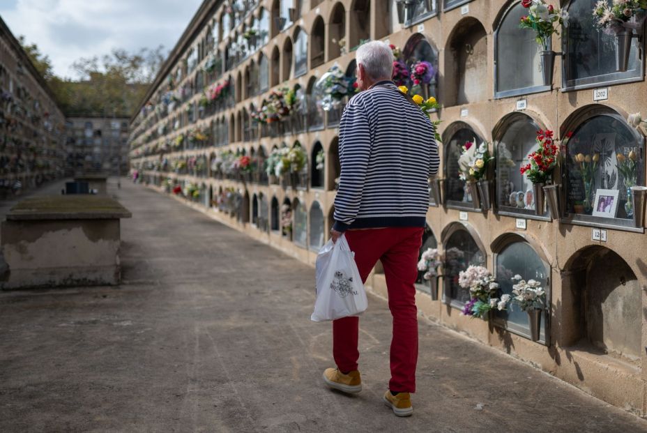 Cuánto cuesta morirse en España en 2024: un funeral no baja de 3.500 €y puede llegar a 8.000 Cuánto cuesta morirse en España en 2024: un funeral no baja de 3.500 €y puede llegar a 8.000