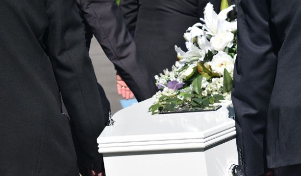 Un 46% de los españoles tiene seguro de decesos y las mujeres sénior son las que más lo contratan