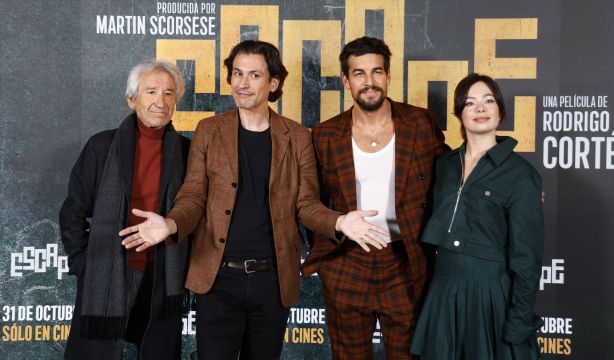 El director dirige a Mario Casas en 'Escape', basada en la novela homónima de Enrique Rubio. Fuente: EuropaPress