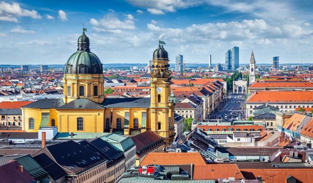 Descubre Europa con Mundosenior: los mejores circuitos y mercadillos navideños