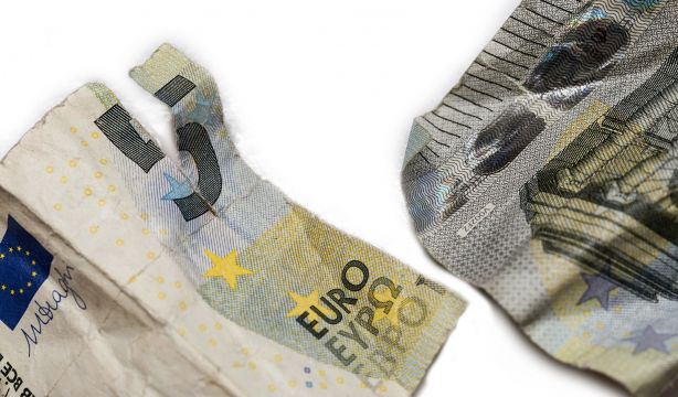 El Banco de España explica qué hacer con el dinero en efectivo deteriorado por la DANA