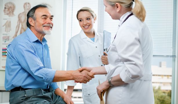 Vivir lejos del médico de Atención Primaria perjudica seriamente a la salud