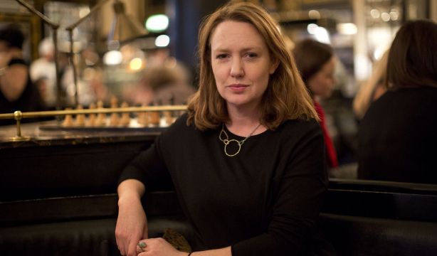 Paula Hawkins publica el thriller 'La hora azul': "Es un género irresistible"